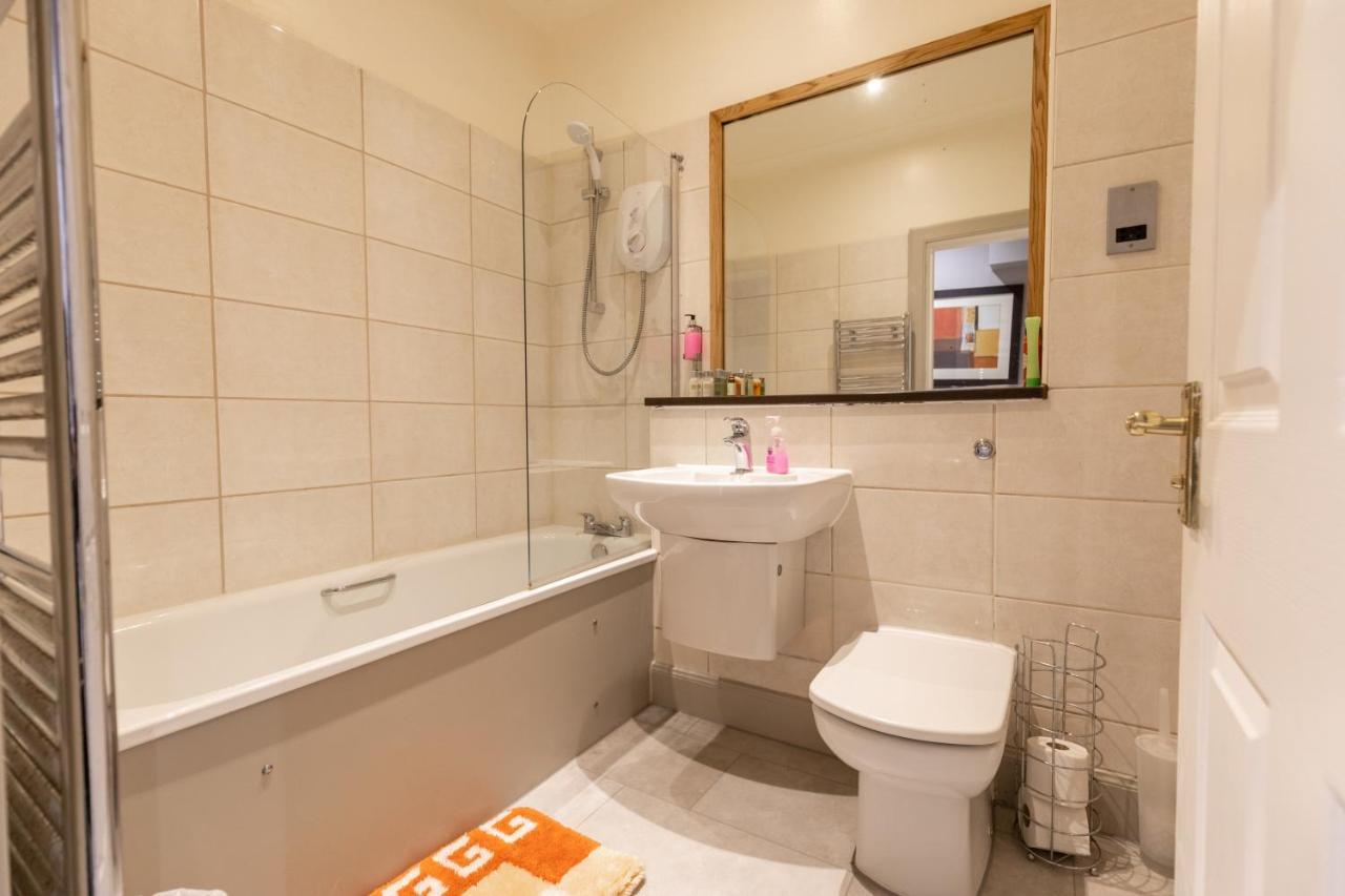 Two Bedroom Apartment Within Walking Distance To City Centre EDI Buitenkant foto
